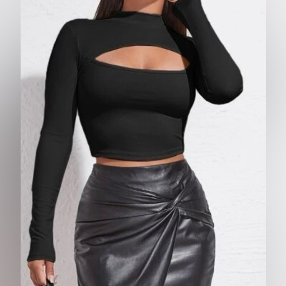 Ribbed Mock Neck Cut-Out Long Sleeve Crop Top/Purple/Large